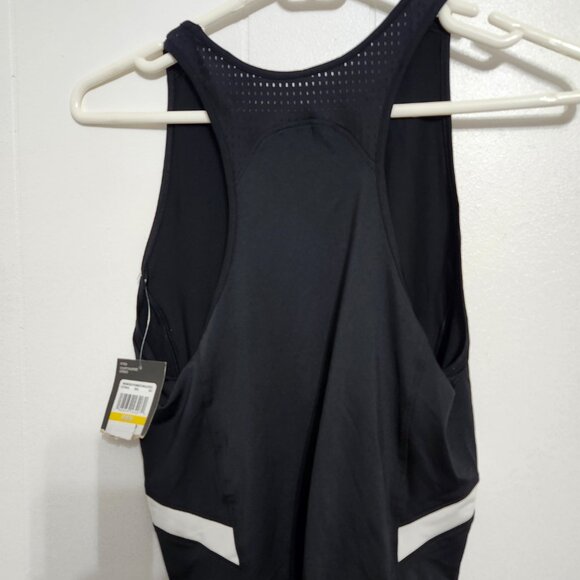 Under Armour Fitted Tank size M - Picture 3 of 3